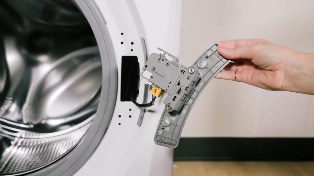 قفل درب ماشین لباسشویی علت نچرخیدن دیگ ماشین لباسشویی
