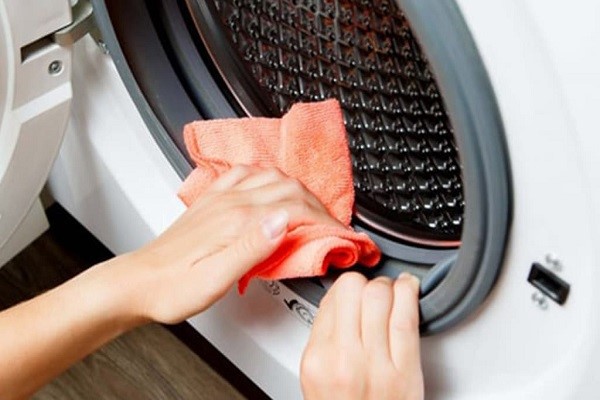 آلودگی مخزن داخلی دلیل تمیز نشستن ماشین لباسشویی